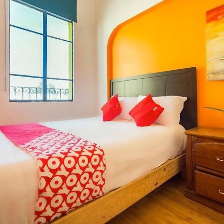 Oyo Hotel Hare Krishna Монтеррей Екстер'єр фото